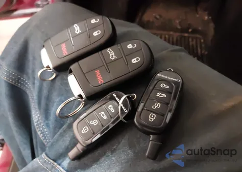 2017 Chrysler 300 Limited Awd z USA, uszkodzony, nr VIN 2C3CCARG7HH526986